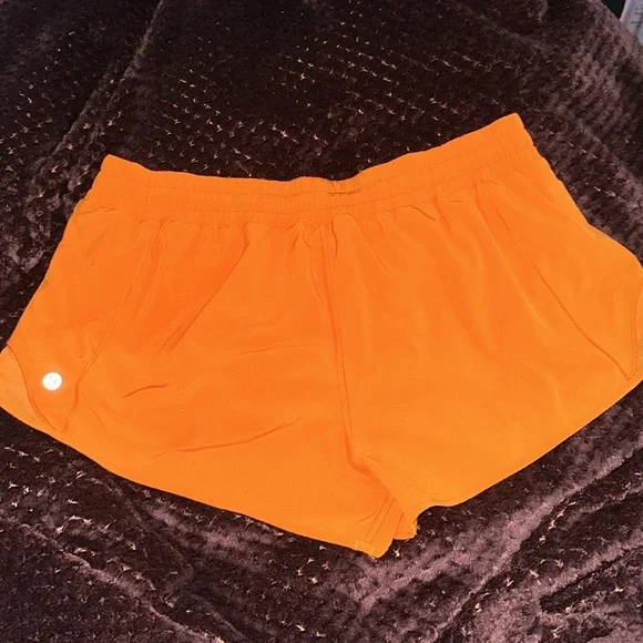 NWOT Lululemon Hotty Hot Shorts - Picture 3 of 6